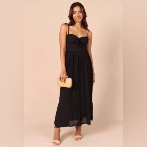 Petal & Pup Dresses & Skirts - NWOT Petal & Pup Black Darcie Sweetheart Neckline Midi Dress
